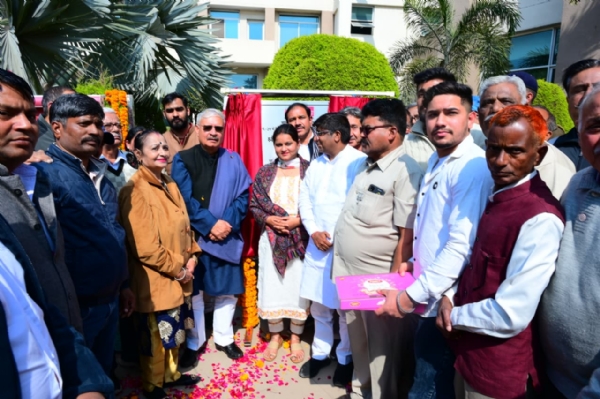 गुरुग्राम में विकास कार्यों का शुभारंभ करते केंद्रीय मंत्री राव इंद्रजीत सिंह।