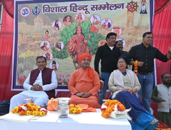 मंच पर अतिथि