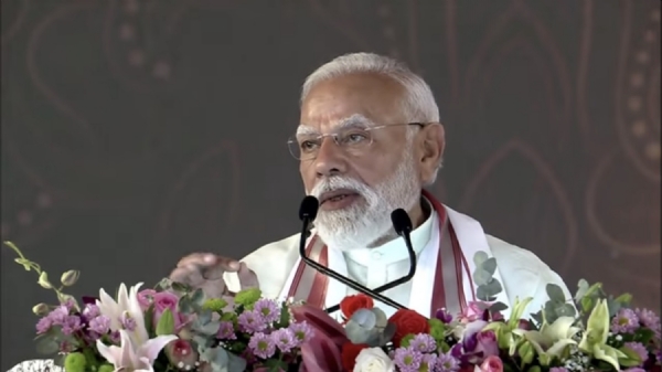 पुडुचेरी में विकास परियोजनाओं के उद्घाटन समारोह के दौरान जनसभा को संबोधित करते प्रधानमंत्री नरेन्द्र मोदी। पुडुचेरी में विकास परियोजनाओं के उद्घाटन समारोह के दौरान जनसभा को संबोधित करते प्रधानमंत्री नरेन्द्र मोदी।