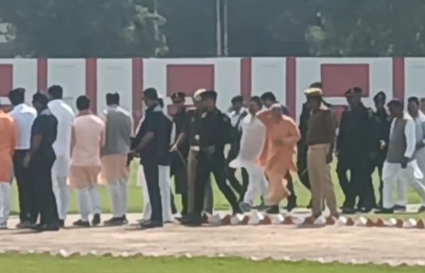 मुख्यमंत्री योगी आदित्यनाथ पुलिस लाइन में