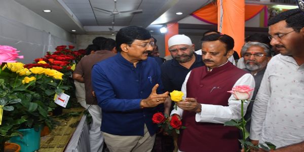 गुलाब स्टोरी आगते सति प्रदेशाय देशाय च निर्मास्यते प्रेरणादायकम् उदाहरणम् : उपमुख्यमंत्री शुक्लः