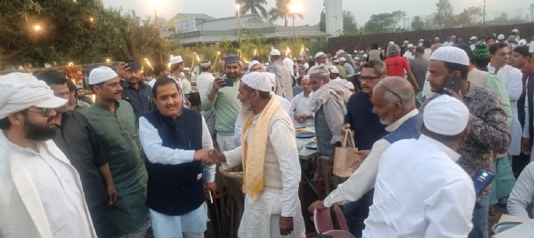 महर्षि दयानंद लॉ कॉलेज में रोजा इफ्तार कार्यक्रम में भाजपा विधायक व रोजदार।र।