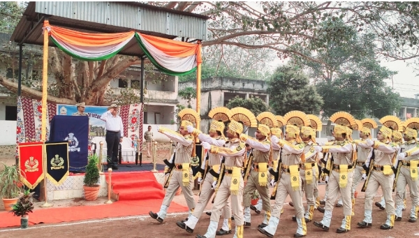 मुख्य महाप्रबंधक चंद्रभूषण कुमार  ने बल के जवानों को संबोधित करते