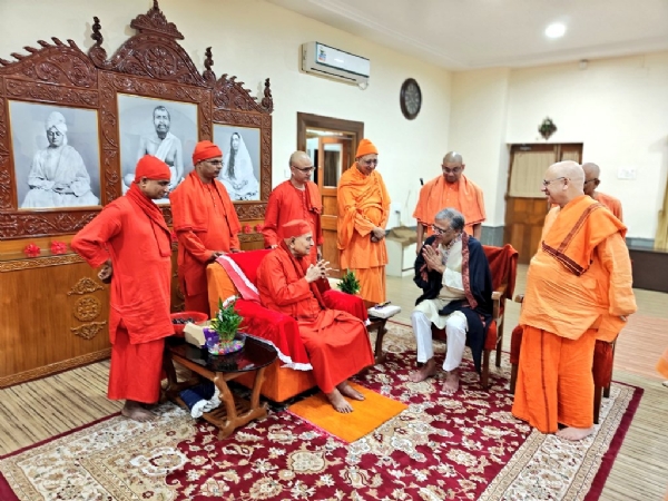 बेलूर मठ में ज्ञानेश कुमार बेलूर मठ में ज्ञानेश कुमार