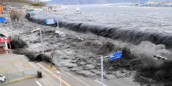 इतिहास–पृष्ठेषु ११ मार्चमास: — जापानदेशे भीषणः भूकम्पः सुनामी च, येन विश्वं कम्पितम्