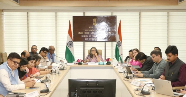 वेबिनार 2026 के उद्घाटन सत्र में देखभाल इकोसिस्टम को मजबूत करने और बहुकुशल देखभालकर्ताओं के लिए पेशेवर प्रशिक्षण एवं प्रमाणन की आवश्यकता पर बल देतीं कौशल विकास और उद्यमिता मंत्रालय की सचिव देबाश्री मुखर्जी। वेबिनार 2026 के उद्घाटन सत्र में देखभाल इकोसिस्टम को मजबूत करने और बहुकुशल देखभालकर्ताओं के लिए पेशेवर प्रशिक्षण एवं प्रमाणन की आवश्यकता पर बल देतीं कौशल विकास और उद्यमिता मंत्रालय की सचिव देबाश्री मुखर्जी।