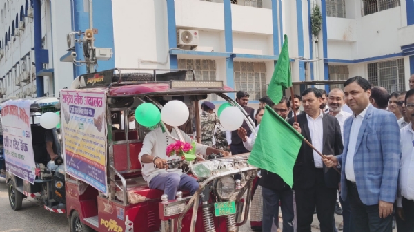 अररिया फोटो:राष्ट्रीय लोक अदालत के प्रचार प्रसार के लिए रथ को रवाना करते डीजे