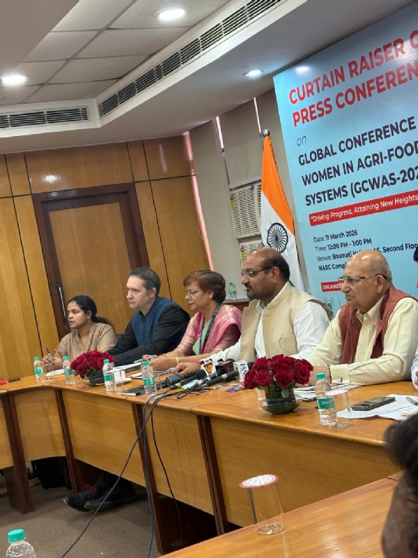 आईसीएआर के महानिदेशक एम एल जाट पत्रकार वार्ता को संबोधित करते हुए आईसीएआर के महानिदेशक एम एल जाट पत्रकार वार्ता को संबोधित करते हुए