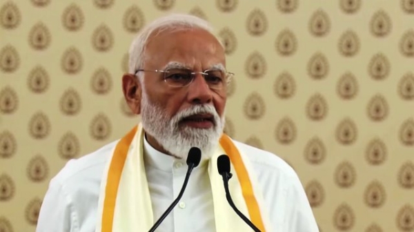 प्रधानमंत्री नरेन्द्र मोदी बुधवार को कोच्चि में 11 हजार करोड़ रुपये की विकास योजनाओं की सौगात देने के बाद कार्यक्रम को संबोधित करते हुए प्रधानमंत्री नरेन्द्र मोदी बुधवार को कोच्चि में 11 हजार करोड़ रुपये की विकास योजनाओं की सौगात देने के बाद कार्यक्रम को संबोधित करते हुए