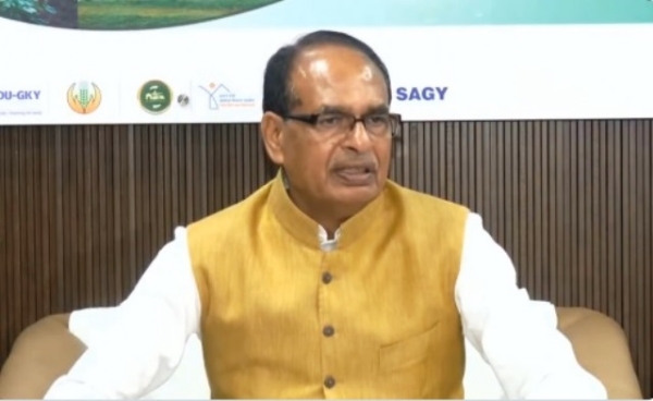 केंद्रीय कृषि एवं किसान कल्याण तथा ग्रामीण विकास मंत्री शिवराज सिंह चौहान गुरुवार को पत्रकारों को संबोधित करते हुए केंद्रीय कृषि एवं किसान कल्याण तथा ग्रामीण विकास मंत्री शिवराज सिंह चौहान गुरुवार को पत्रकारों को संबोधित करते हुए