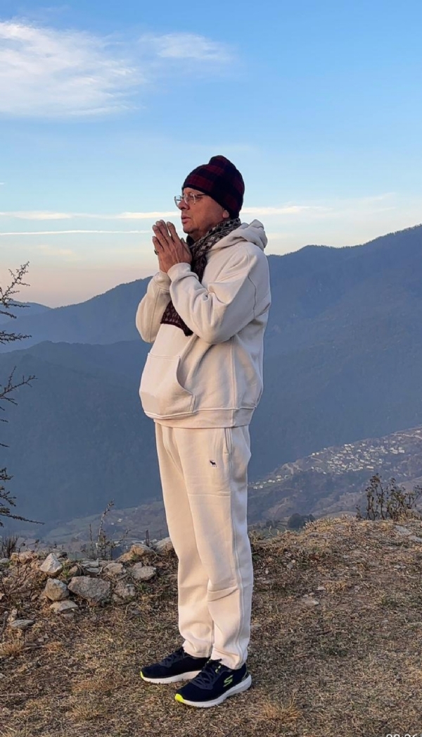 मुख्यमंत्री धामी प्रातः भ्रमण करते हुए। मुख्यमंत्री धामी प्रातः भ्रमण करते हुए।