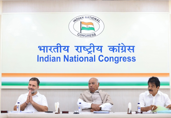 सीईसी की बैठक का दृष्य