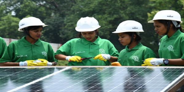 वेदांता स्किलविद्यालयः परिवर्तते महिलाभिः सह देशस्य भविष्यम्