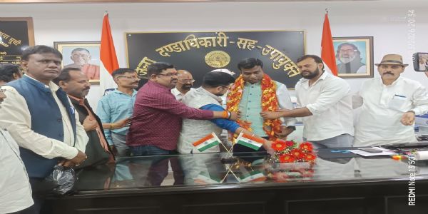 महावीर मंडलं रामनवमीम् आधृत्य उपायुक्तेन सह मिलित्वा चर्चा