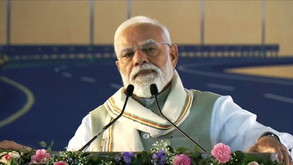 प्रधानमंत्री नरेन्द्र मोदी शनिवार को सिलचर में जनसभा को संबोधित करते हुए प्रधानमंत्री नरेन्द्र मोदी शनिवार को सिलचर में जनसभा को संबोधित करते हुए