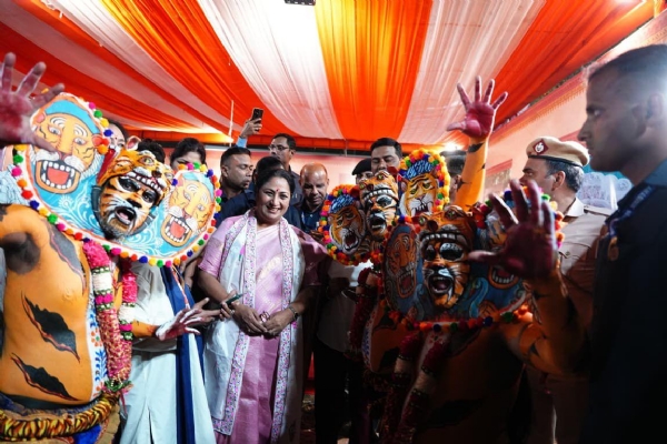 मुख्यमंत्री रेखा गुप्ता शनिवार को केंद्रीय महिला एवं बाल विकास मंत्री अन्नपूर्णा देवी के साथ जवाहरलाल नेहरू स्टेडियम परिसर में आयोजित ‘ओडिशा पर्व-2026’ में शामिल हुईं मुख्यमंत्री रेखा गुप्ता शनिवार को केंद्रीय महिला एवं बाल विकास मंत्री अन्नपूर्णा देवी के साथ जवाहरलाल नेहरू स्टेडियम परिसर में आयोजित ‘ओडिशा पर्व-2026’ में शामिल हुईं