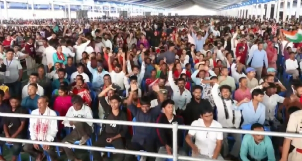 असमः सिलचर में आभासी माध्यम से ₹23,550 करोड़ की तीन परियोजनाओं की आधारशिला रखते प्रधानमंत्री नरेन्द्र मोदी असमः सिलचर में आभासी माध्यम से ₹23,550 करोड़ की तीन परियोजनाओं की आधारशिला रखते प्रधानमंत्री नरेन्द्र मोदी