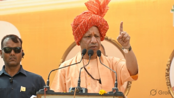 गांव सौंगल में आयोजित धार्मिक कार्यक्रम में बोलते उत्तर प्रदेश के मुख्यमंत्री योगी आदित्यनाथ गांव सौंगल में आयोजित धार्मिक कार्यक्रम में बोलते उत्तर प्रदेश के मुख्यमंत्री योगी आदित्यनाथ