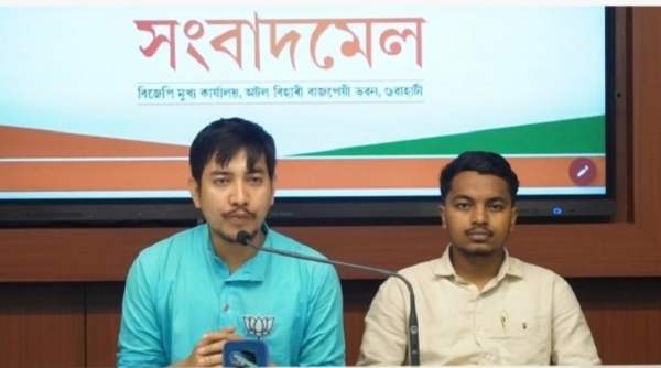 असम प्रदेश भाजपा मुख्यालय में संवाददाता सम्मेलन को संबोधित करते प्रदेश प्रवक्ता असम प्रदेश भाजपा मुख्यालय में संवाददाता सम्मेलन को संबोधित करते प्रदेश प्रवक्ता