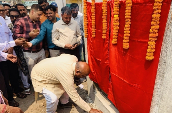 सड़क निर्माण कार्य का सरयू राय सड़क निर्माण कार्य का सरयू राय