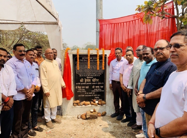 सड़क निर्माण कार्य का सरयू राय सड़क निर्माण कार्य का सरयू राय