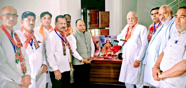 कार्यक्रम में मौजूद भाजपा पदाधिकारी। कार्यक्रम में मौजूद भाजपा पदाधिकारी।