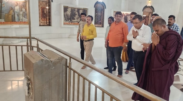 डॉ. अंबेडकर स्मारक का कलेक्टर ने किया अवलोकन डॉ. अंबेडकर स्मारक का कलेक्टर ने किया अवलोकन