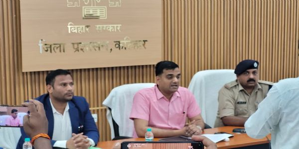 कटिहारे गृहस्थानिल- आपूर्तिः सामान्या, अपवादेषु ध्यानं न देयम् - जिल्लाधिष्यति