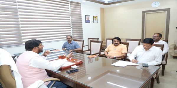 मध्यप्रदेशे मन्त्री पटेलः ‘मुख्यमन्त्री–दुधारु–पशु–प्रदाय–योजना’-अन्तर्गतं पशु-वितरण-कार्यक्रमस्य सज्जायाः समीक्षां कृतवान्