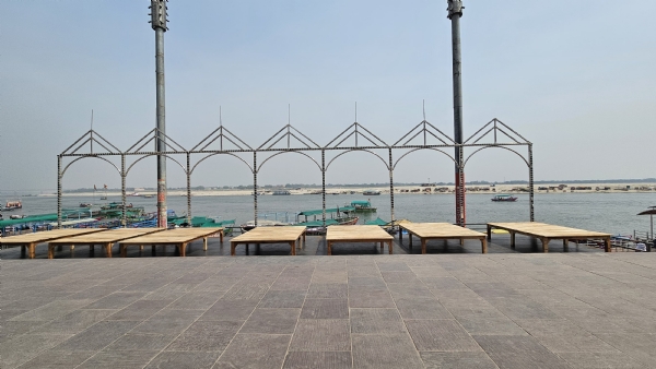 गंगा आरती की तैयारी पुरी