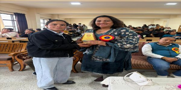 राजकीय–महाविद्यालये निहारी–स्थले विदाई–समारोहः आयोजितः