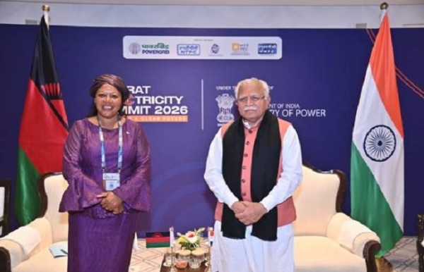 विद्युत मंत्री मनोहर लाल के साथ मलावी के ऊर्जा और खनन मंत्री डॉ. जीन मथांगा