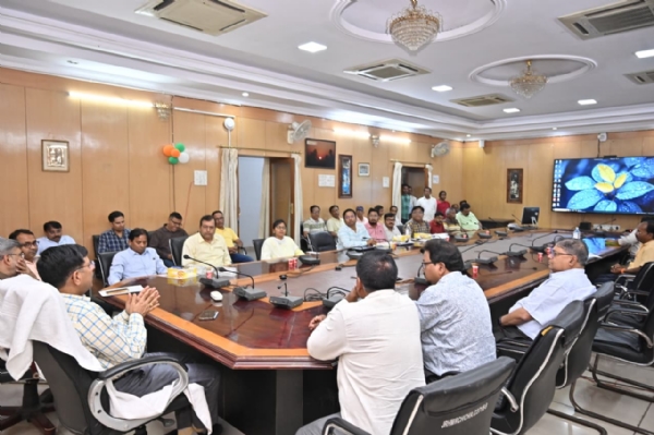 कार्यक्रम में शामिल अभियान निदेशक शशि प्रकाश झा सहित अन्य