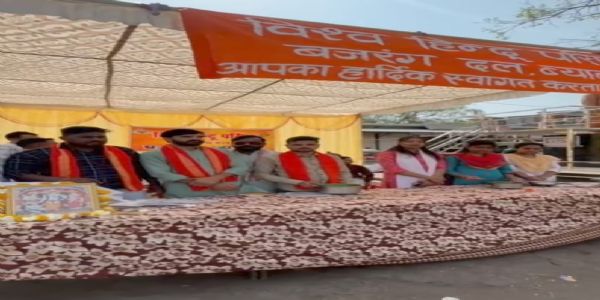 राजगढे विहिप-संस्थया आरोग्य-कामनया निम्ब-मिश्री-वितरणं कृतम्