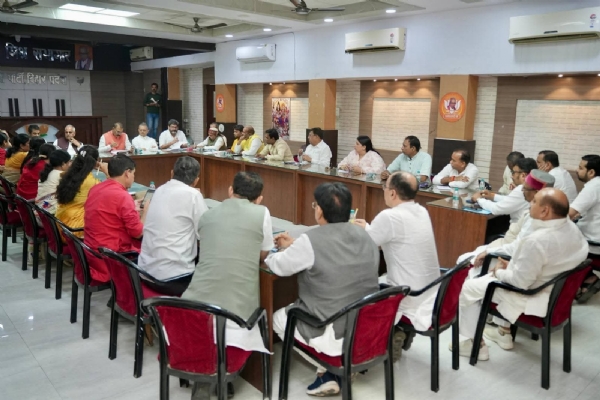 बिहार भाजपा प्रदेश अध्यक्ष संजय सरावगी ने की प्रवक्ताओं, पदाधिकारियों  के साथ बैठक