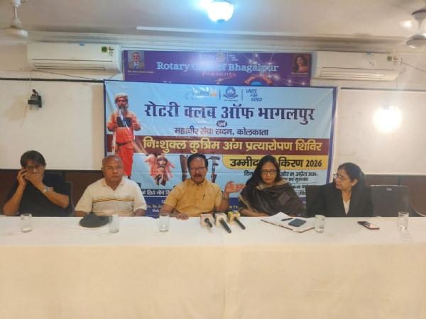 जानकारी देते लोग