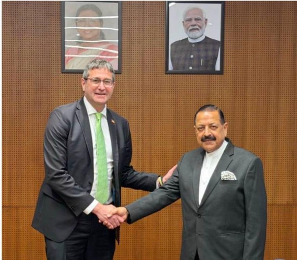 सेवा तीर्थ में डेलावेयर के गवर्नर मैट मेयर  के साथ बैठक के दौरान केन्द्रीय मंत्री डॉ. जितेन्द्र सिंह