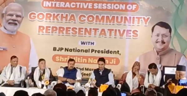 बैठक की तस्वीर बैठक की तस्वीर