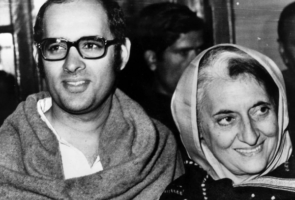 देश में आपातकाल थोपने का जिम्मेदार इंदिरा गांधी और उनके पुत्र संजय गांधी को दिया जाता है। फोटो - इंटरनेट मीजिया