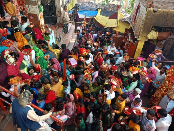 अदलपुरा स्थित बड़ी शीतला माता धाम में उमड़ी अस्थावानों की भीड़। अदलपुरा स्थित बड़ी शीतला माता धाम में उमड़ी अस्थावानों की भीड़।