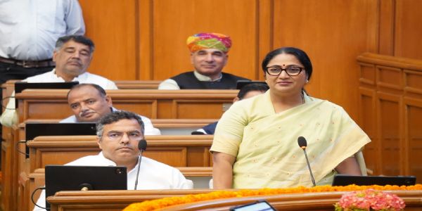 मुख्यमन्त्री सदने आर्थिकसर्वेक्षणं २०२५-२६ प्रस्तुतवान्