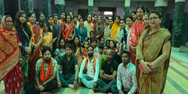 रामनवमी रथ यात्रायाः सफलताम् आधृत्य महिला मंडलेन गृहं गृहं गत्वा जनसंपर्कस्य गृहीतो निर्णयः