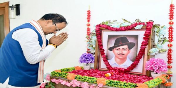 भगतसिंह-राजगुरु-सुखदेवानां बलिदानम् इतिहासे स्वर्णाक्षरैः लिखितम्- केशव-प्रसाद-मौर्यः