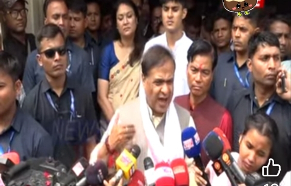 Assam CM Dr Himanta Biswa Sarma talking to media मुख्यमंत्री डॉ हिमंत बिस्व सरमा पत्रकारों से बातचीत करते हुए Assam CM Dr Himanta Biswa Sarma talking to media मुख्यमंत्री डॉ हिमंत बिस्व सरमा पत्रकारों से बातचीत करते हुए