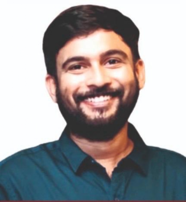 डॉ आदर्श यादव