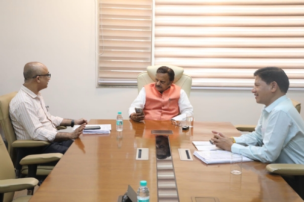 उप मुख्यमंत्री ने लोक स्वास्थ्य एवं चिकित्सा शिक्षा विभाग के विभिन्न विषयों की समीक्षा की