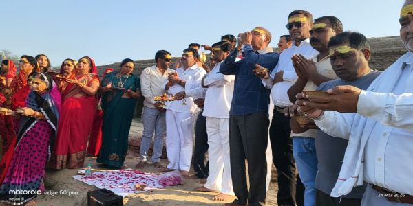 औरैयायां यमुना-जयंती-अवसरे विश्रान्त-घाटे भव्यारार्तिकी सम्पन्ना, श्रद्धालुभिः दीपदानं कृतम्