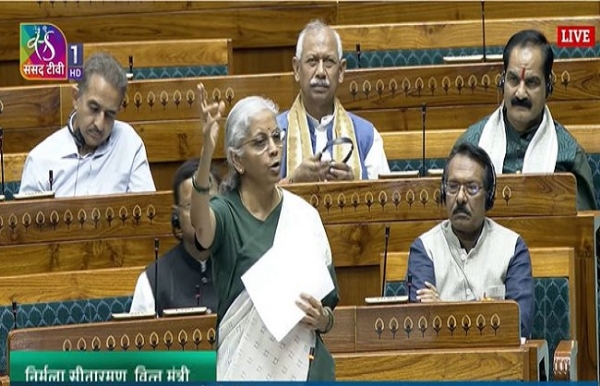 लोकसभा में वित्त विधयेक पर चर्चा का जवाब देते हुए सीतारमण