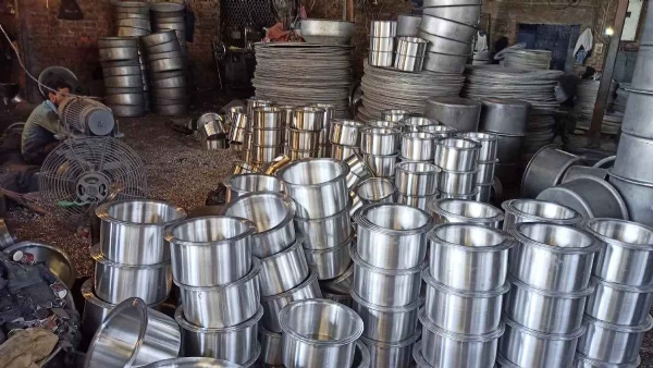 जगाधरी बर्तन फैक्ट्री का दृश्य