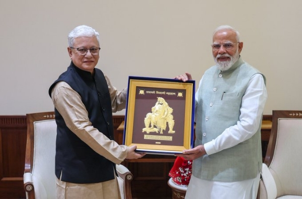 प्रधानमंत्री नरेन्द्र मोदी से मुलाकात के दौरान महाराष्ट्र के राज्यपाल जिष्णु देव वर्मा।